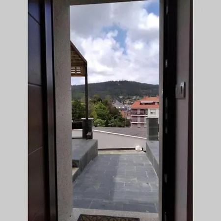 Agradable Casa Con Jardin, Barbacoa Y Cenador. Desayunar, Comer Y Cenar Al Aire Libre Y Con Vistas Es Solo Alguna De Las Experiencias De Las Que Podras Disfrutar En Esta Pequena Casa En El Mismo Pueblo De Cee. * Cee