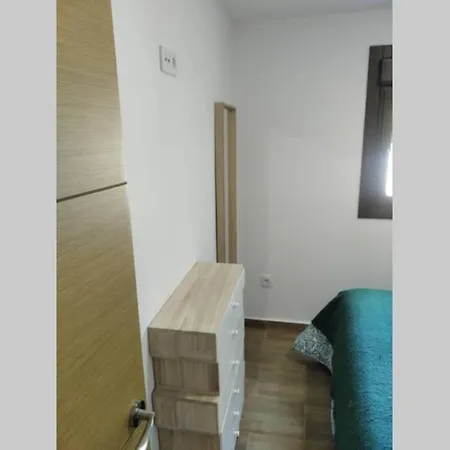 Agradable Casa Con Jardin, Barbacoa Y Cenador. Desayunar, Comer Y Cenar Al Aire Libre Y Con Vistas Es Solo Alguna De Las Experiencias De Las Que Podras Disfrutar En Esta Pequena Casa En El Mismo Pueblo De Cee. *