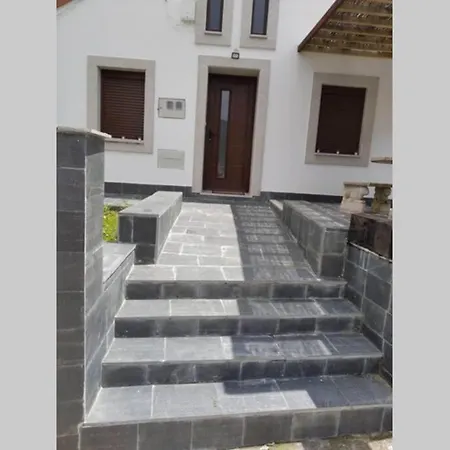 Ferienhaus Agradable Casa Con Jardin, Barbacoa Y Cenador. Desayunar, Comer Y Cenar Al Aire Libre Y Con Vistas Es Solo Alguna De Las Experiencias De Las Que Podras Disfrutar En Esta Pequena Casa En El Mismo Pueblo De Cee. *