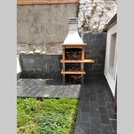 Agradable Casa Con Jardin, Barbacoa Y Cenador. Desayunar, Comer Y Cenar Al Aire Libre Y Con Vistas Es Solo Alguna De Las Experiencias De Las Que Podras Disfrutar En Esta Pequena Casa En El Mismo Pueblo De Cee. Ferienhaus Cee
