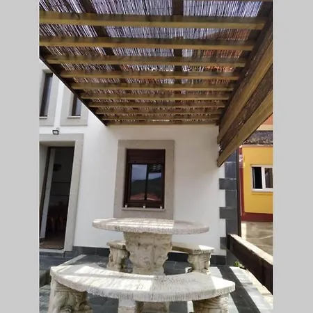 Ferienhaus Agradable Casa Con Jardin, Barbacoa Y Cenador. Desayunar, Comer Y Cenar Al Aire Libre Y Con Vistas Es Solo Alguna De Las Experiencias De Las Que Podras Disfrutar En Esta Pequena Casa En El Mismo Pueblo De Cee. Cee