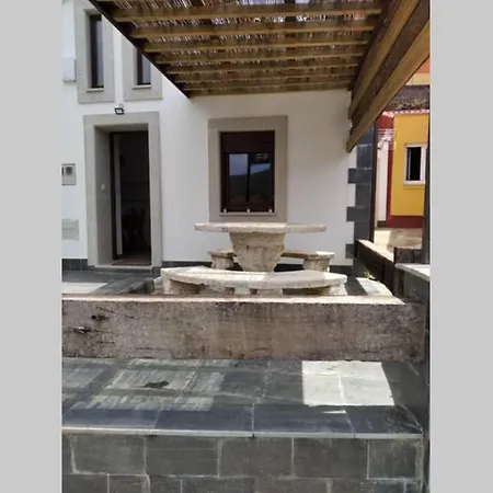 Agradable Casa Con Jardin, Barbacoa Y Cenador. Desayunar, Comer Y Cenar Al Aire Libre Y Con Vistas Es Solo Alguna De Las Experiencias De Las Que Podras Disfrutar En Esta Pequena Casa En El Mismo Pueblo De Cee. Ferienhaus *